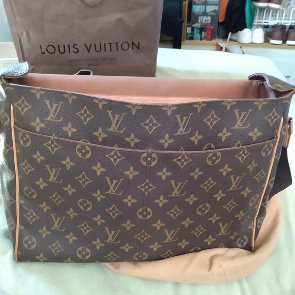 Louis Vuitton (Authentic) Messenger Bag - Picture 9 of 12
